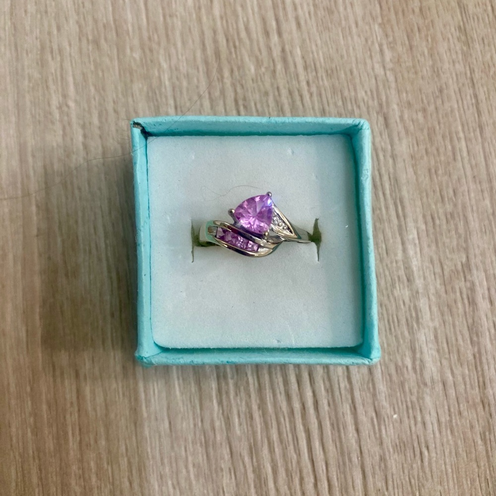 Elegant Pink Sapphire and White Gold Women's Ring